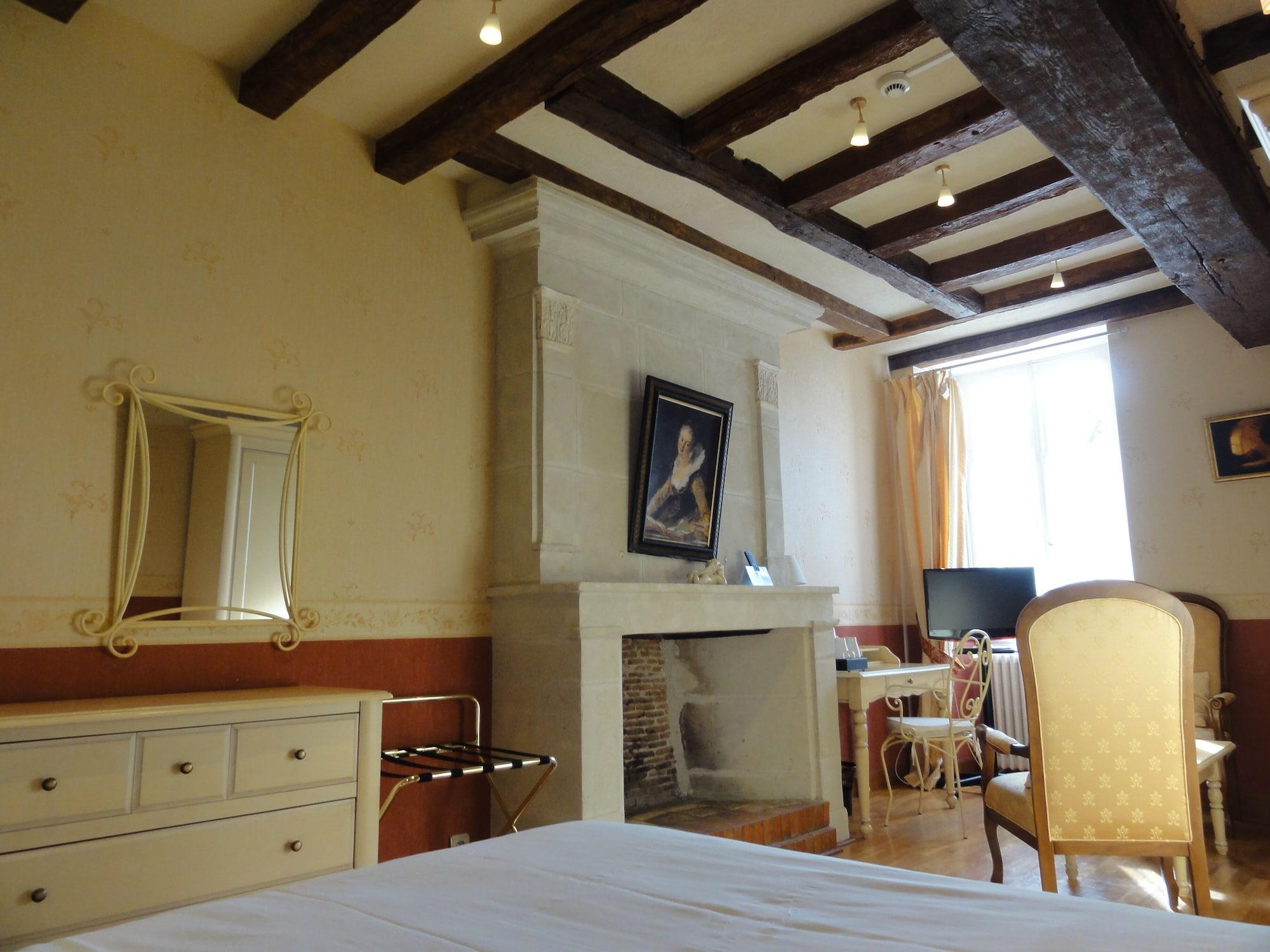 Logis Manoir De La Giraudiere Beaumont-en-Véron Εξωτερικό φωτογραφία