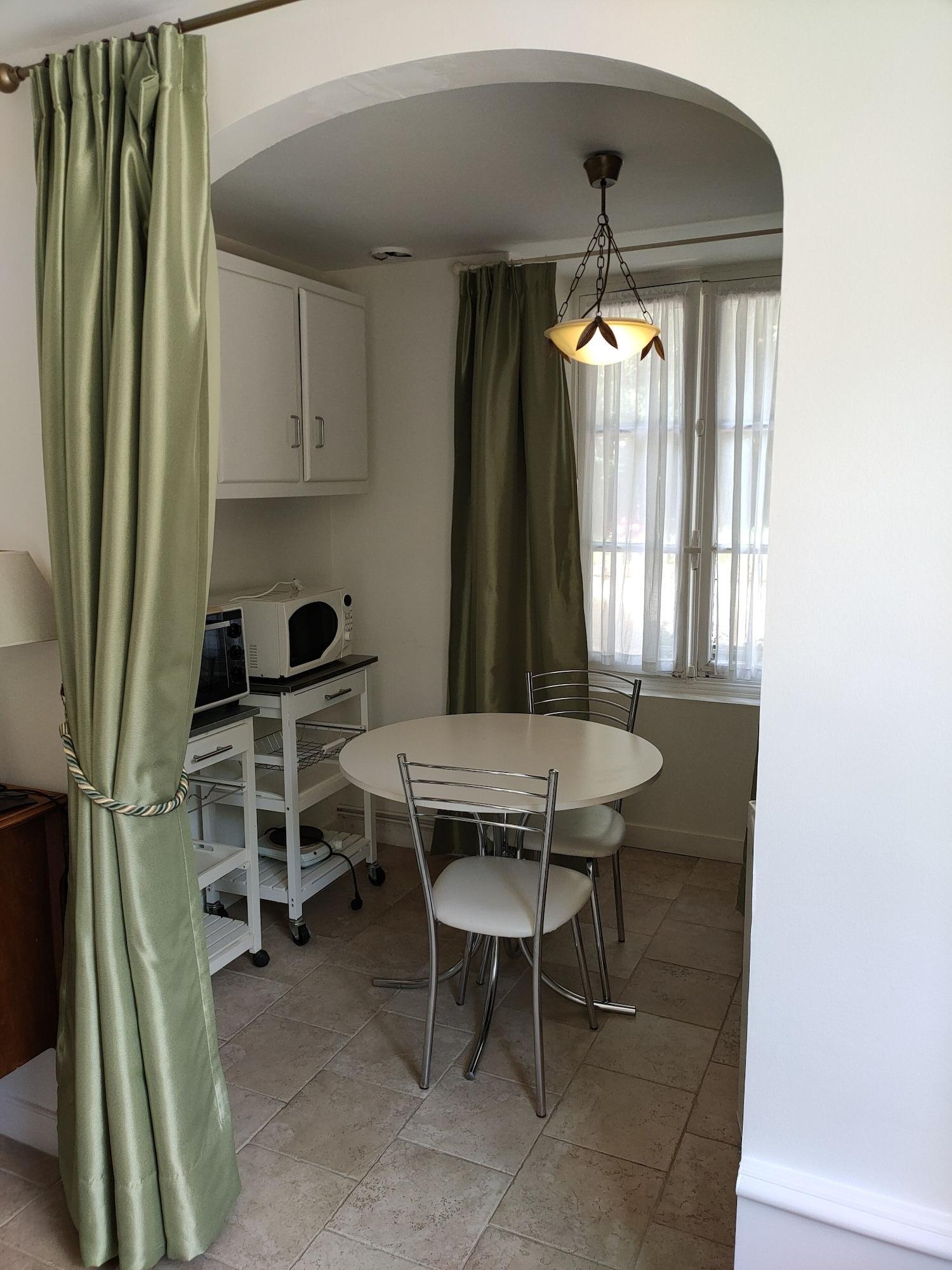 Logis Manoir De La Giraudiere Beaumont-en-Véron Εξωτερικό φωτογραφία