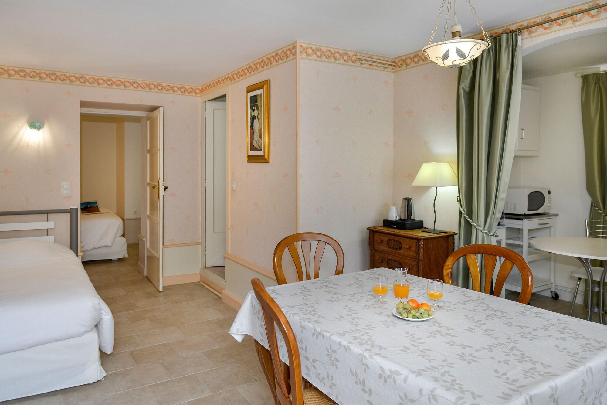 Logis Manoir De La Giraudiere Beaumont-en-Véron Εξωτερικό φωτογραφία