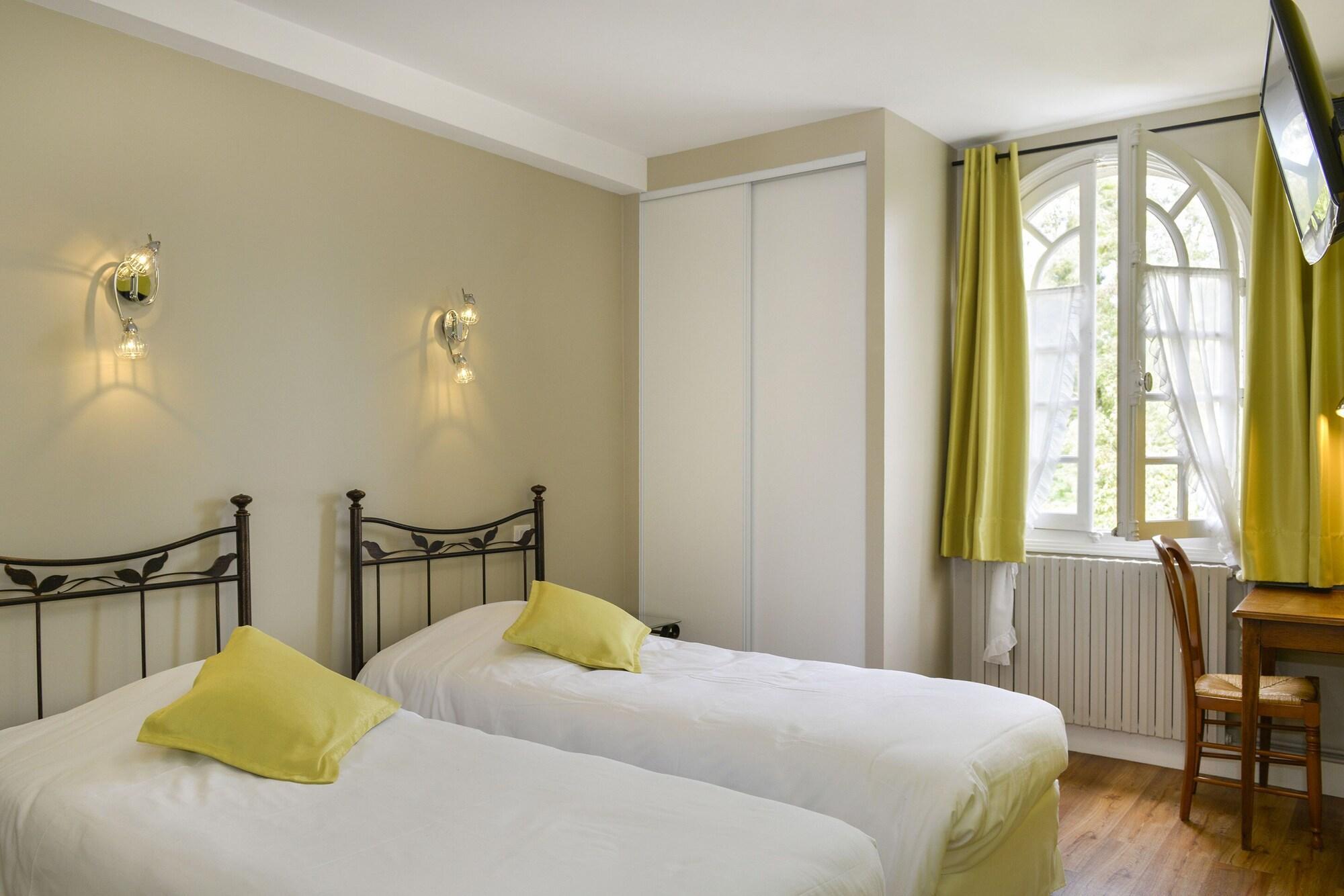 Logis Manoir De La Giraudiere Beaumont-en-Véron Εξωτερικό φωτογραφία