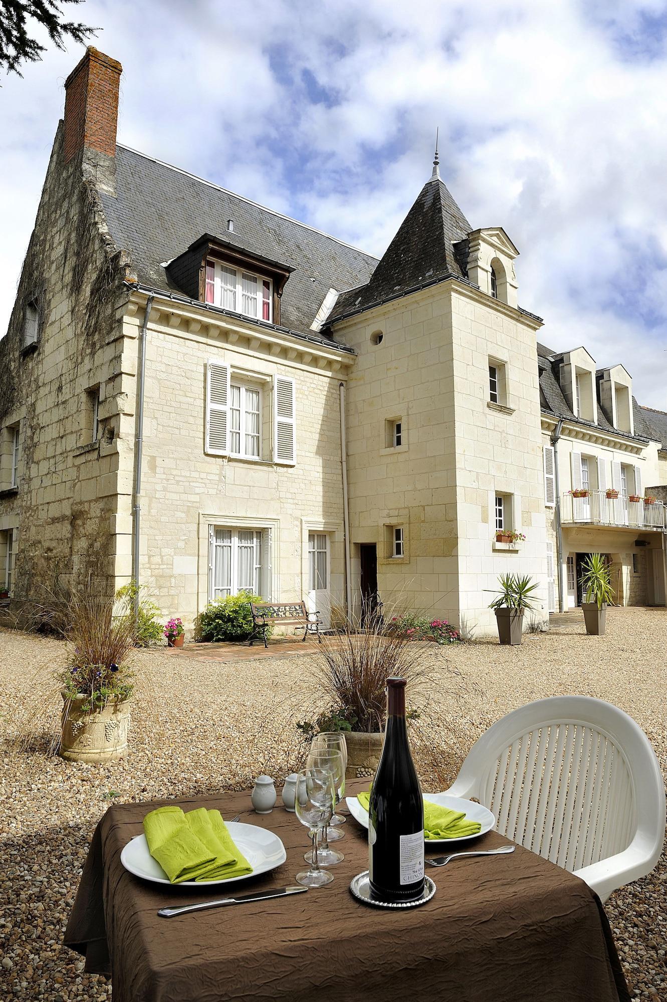 Logis Manoir De La Giraudiere Beaumont-en-Véron Εξωτερικό φωτογραφία