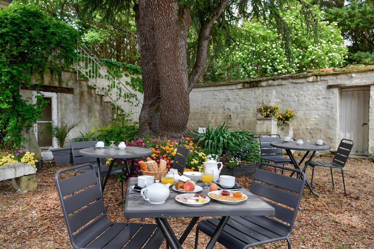 Logis Manoir De La Giraudiere Beaumont-en-Véron Εξωτερικό φωτογραφία