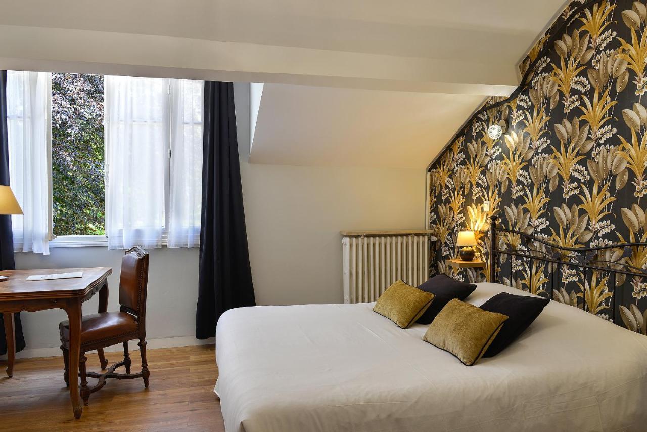 Logis Manoir De La Giraudiere Beaumont-en-Véron Εξωτερικό φωτογραφία