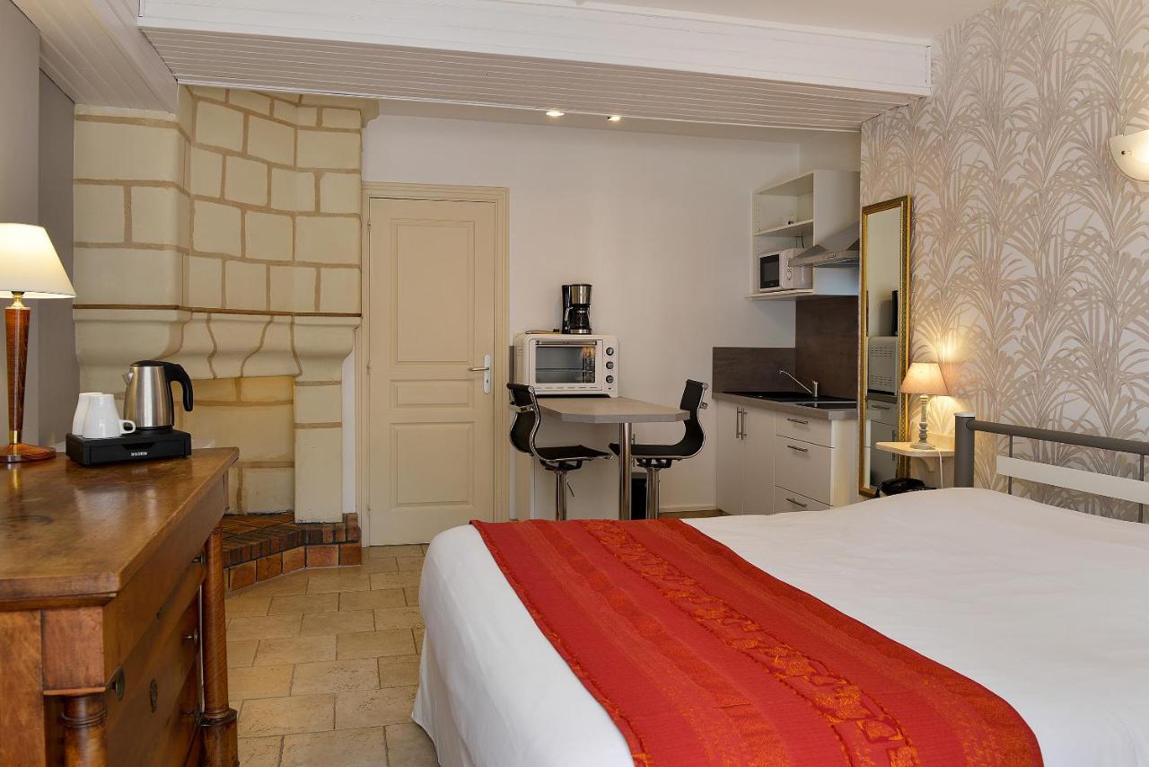 Logis Manoir De La Giraudiere Beaumont-en-Véron Εξωτερικό φωτογραφία
