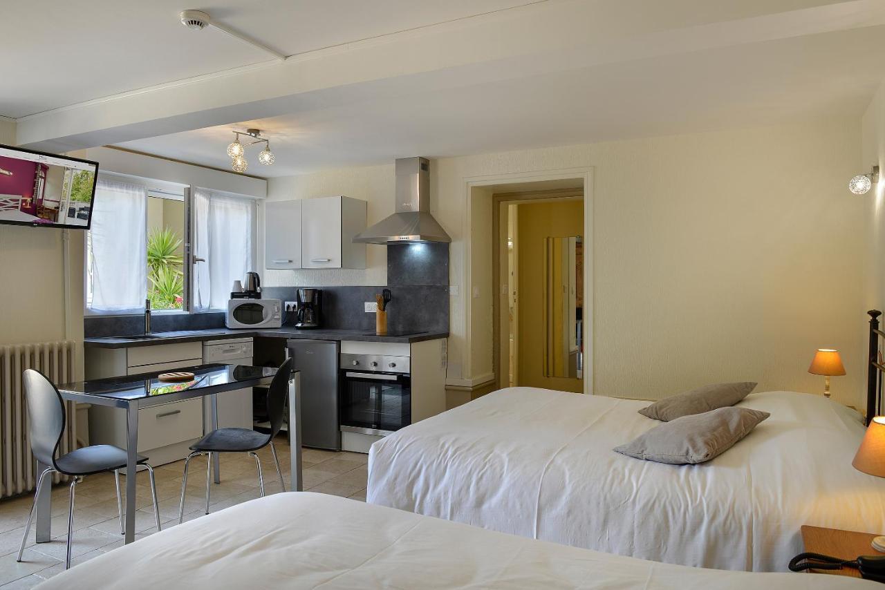 Logis Manoir De La Giraudiere Beaumont-en-Véron Εξωτερικό φωτογραφία