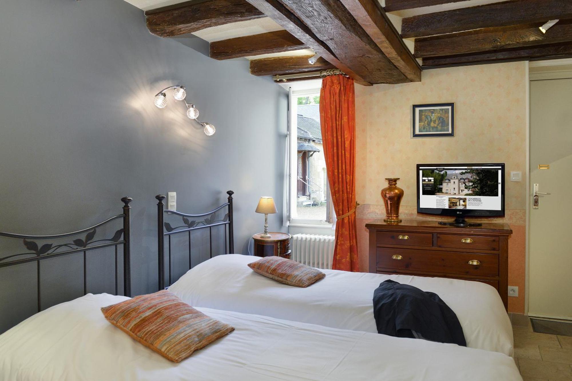 Logis Manoir De La Giraudiere Beaumont-en-Véron Εξωτερικό φωτογραφία