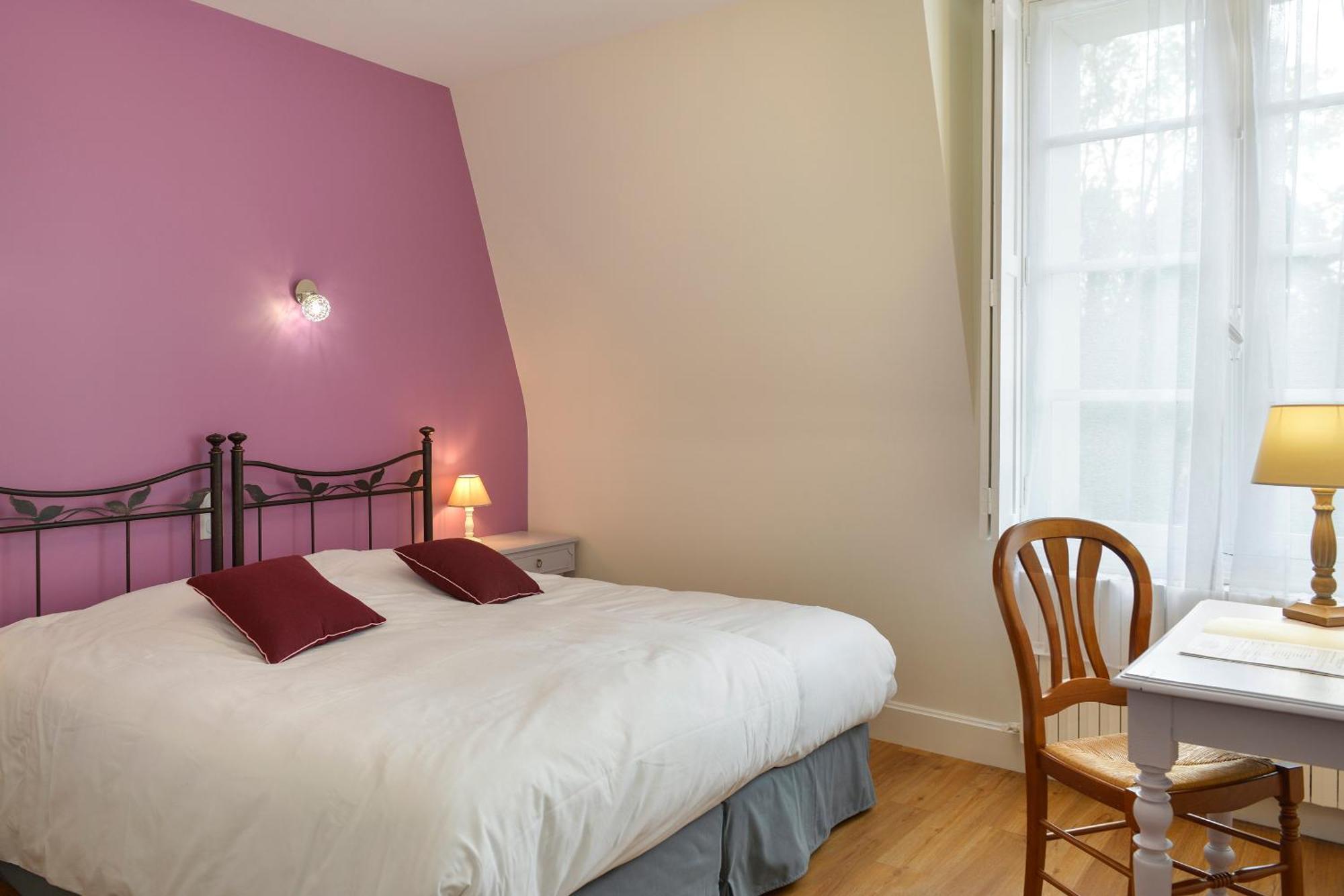 Logis Manoir De La Giraudiere Beaumont-en-Véron Εξωτερικό φωτογραφία