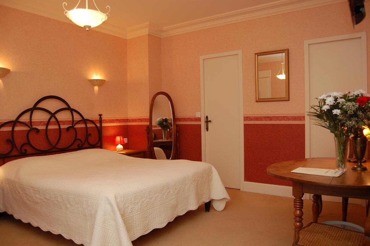 Logis Manoir De La Giraudiere Beaumont-en-Véron Εξωτερικό φωτογραφία