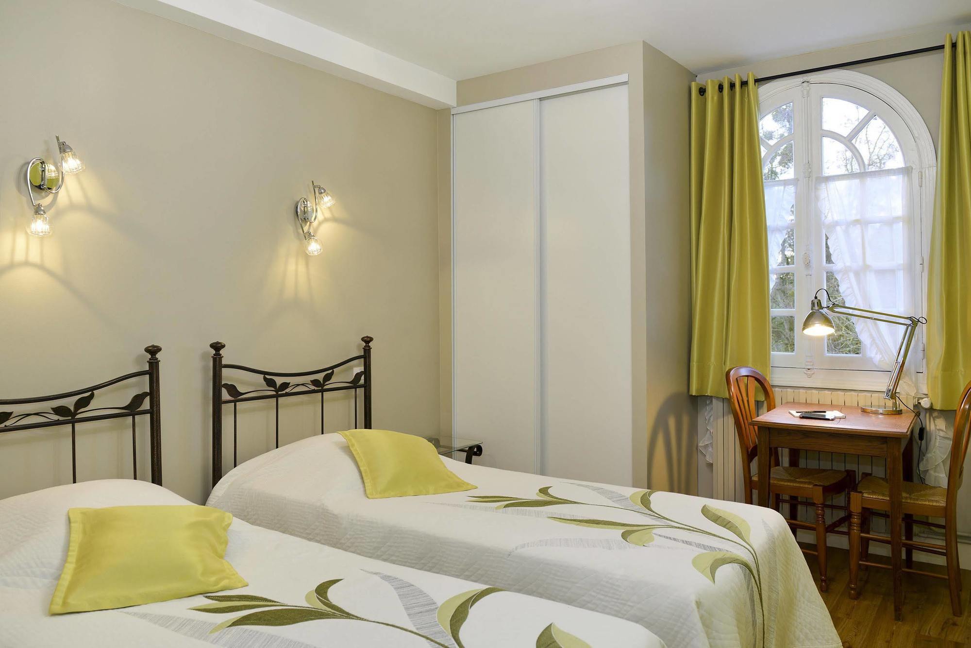 Logis Manoir De La Giraudiere Beaumont-en-Véron Εξωτερικό φωτογραφία